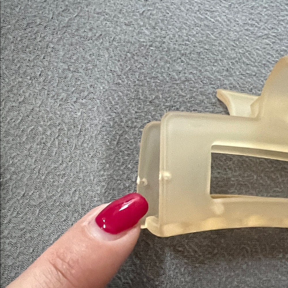 Small Orange Cream Hair Claw Clip - Picture 6 of 6